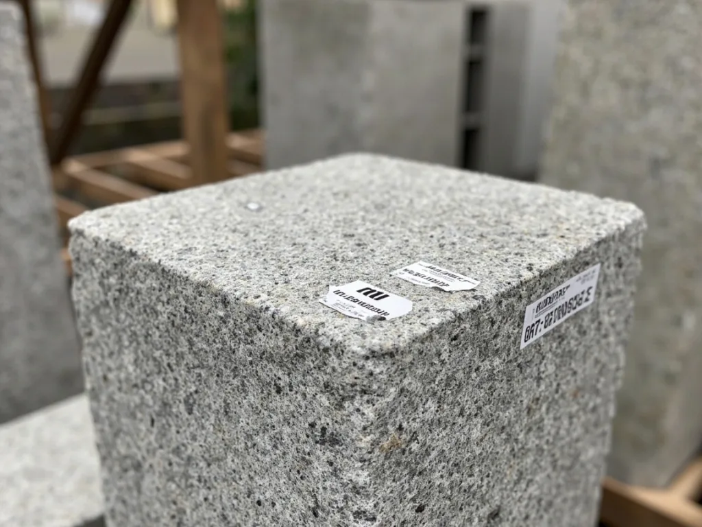 Słupek betonowy ogrodzeniowy 8×8×200